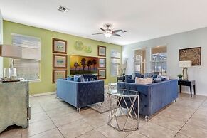 Upstair Loft Premium Home With Pool, Spa & Games! 5 Bedroom Condo