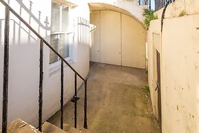 Host Stay Brunswick Apartment