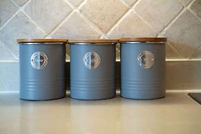 Host Stay Regency Square Apartment