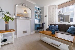 Host Stay Regency Square Apartment