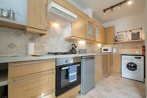 Host Stay Regency Square Apartment