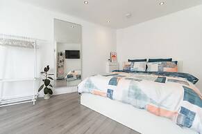 Host Stay Islingword Studio