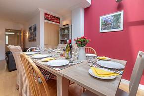 Host Stay Kingscote Townhouse