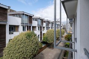 Host Stay Kingscote Townhouse