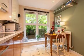 Host Stay Kingscote Townhouse