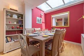 Host Stay Kingscote Townhouse