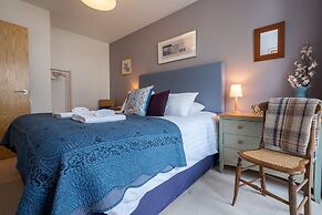 Host Stay Kingscote Townhouse