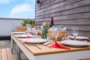 Host Stay Kingscote Townhouse