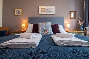 Host Stay Kingscote Townhouse