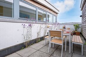 Host Stay Kingscote Townhouse