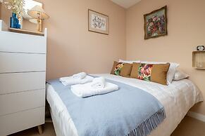Host Stay Kingscote Townhouse