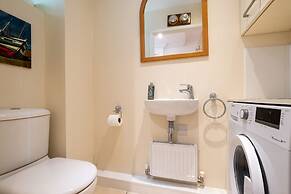 Host Stay Kingscote Townhouse