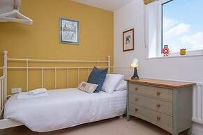 Host Stay Kingscote Townhouse