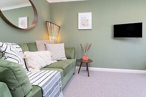 Host Stay Round Hill Apartment