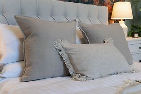 Host Stay Round Hill Apartment