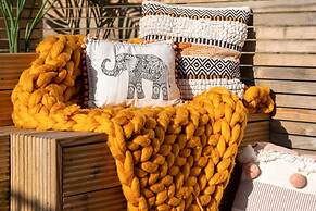 Host Stay Round Hill Apartment