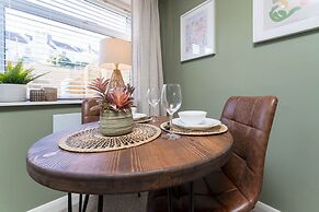 Host Stay Round Hill Apartment