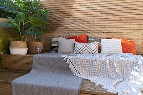 Host Stay Round Hill Apartment