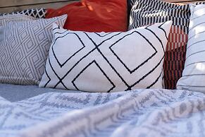 Host Stay Round Hill Apartment