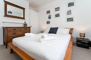 Host Stay Preston Park Apartment