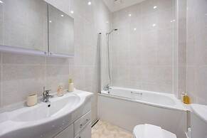 Host Stay Devonshire Place Apartment