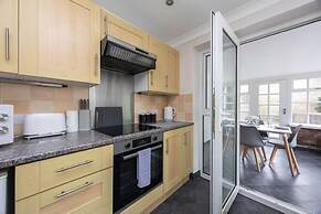 Host Stay Devonshire Place Apartment