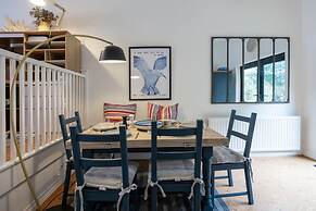 Host Stay Blue Boho at Bristol Gardens