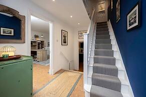 Host Stay Blue Boho at Bristol Gardens