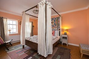 Host Stay Blue Boho at Bristol Gardens