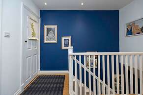 Host Stay Blue Boho at Bristol Gardens