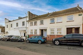 Host Stay Blue Boho at Bristol Gardens