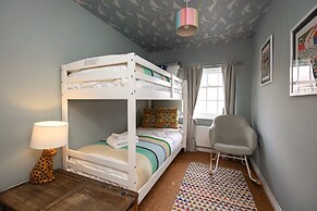 Host Stay Blue Boho at Bristol Gardens