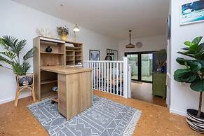 Host Stay Blue Boho at Bristol Gardens