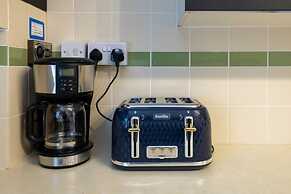 Host Stay Blue Boho at Bristol Gardens