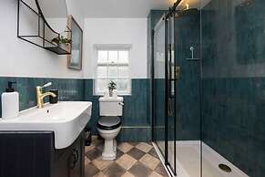 Host Stay Blue Boho at Bristol Gardens