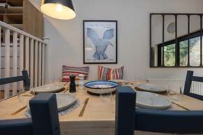 Host Stay Blue Boho at Bristol Gardens