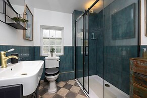 Host Stay Blue Boho at Bristol Gardens