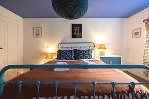 Host Stay Blue Boho at Bristol Gardens