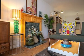 Host Stay Blue Boho at Bristol Gardens