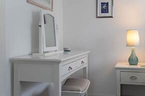 Host Stay Martlet House