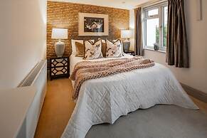 Host Stay The Charles Street Retreat