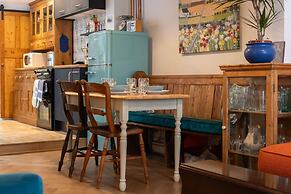 Host Stay The Beams at Frederick Gardens