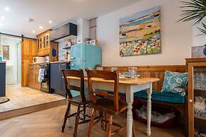 Host Stay The Beams at Frederick Gardens