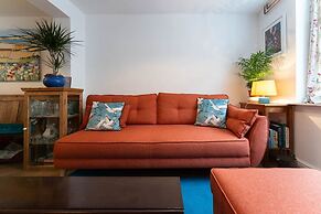 Host Stay The Beams at Frederick Gardens