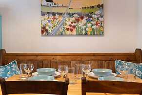 Host Stay The Beams at Frederick Gardens