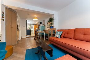 Host Stay The Beams at Frederick Gardens