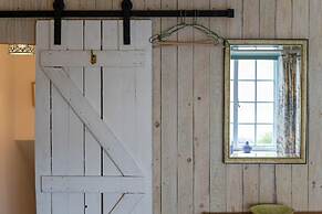 Host Stay The Beams at Frederick Gardens