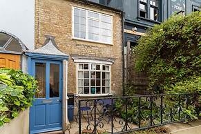 Host Stay The Beams at Frederick Gardens