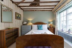 Host Stay The Beams at Frederick Gardens