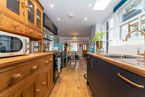 Host Stay The Beams at Frederick Gardens